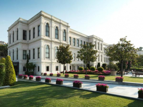 Гостиница Four Seasons Hotel Istanbul at the Bosphorus  Стамбул